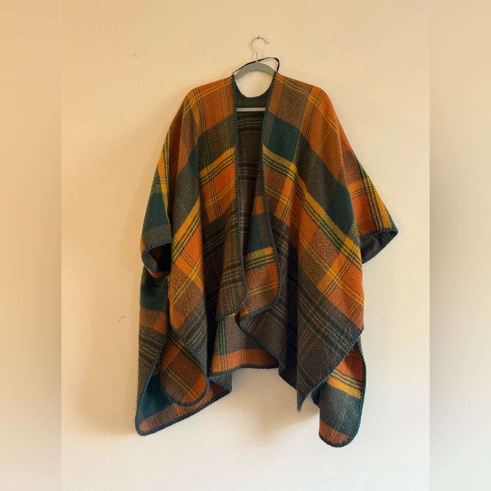 Unknown brand, size L. Orange and green cardigan